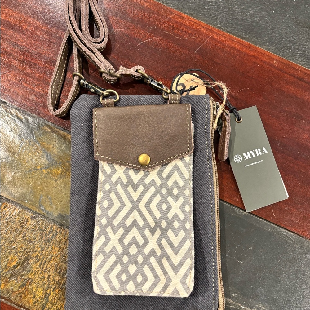 Myra Small Crossbody Tote Purse/ cell phone pocket. Great colors! NWT